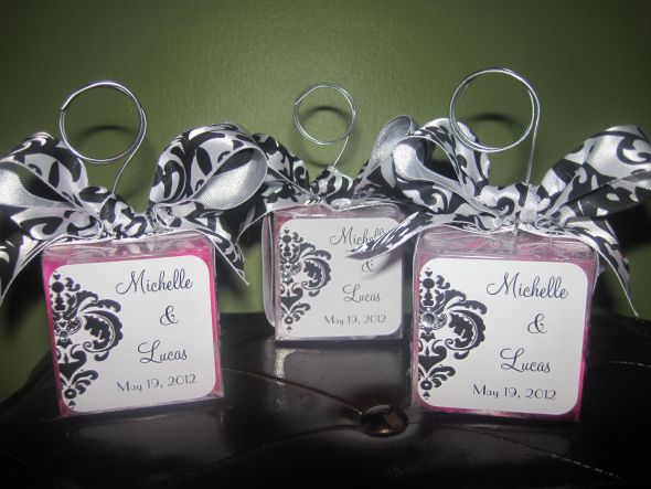 Black And White Place Cards For Weddings. Damask table escort card