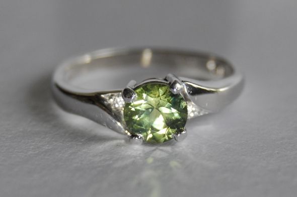Gallery of the Day : wedding features Sapphirering Australian Green Sapphire and White Gold Engagement Ring : wedding green sapphire engagement ring green pink white silver ring jewelry Sapphirering