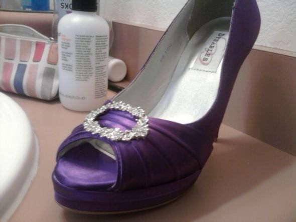 Very cute purple bridal shoe New in box Ordered them and they are too 