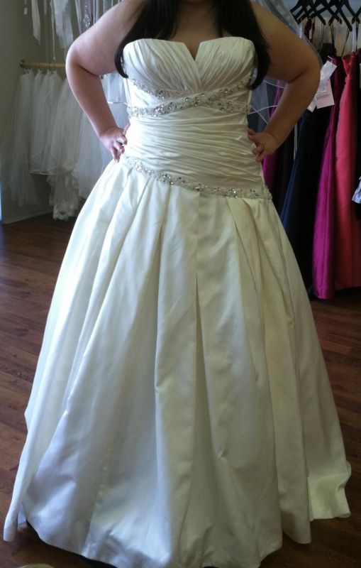 Plus size? Show us your dress! :  wedding plus size 1 dress fashion real brides curves Photo1