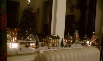 Decorating for Christmas in an apartment? :  wedding christmas decorations apartment Village