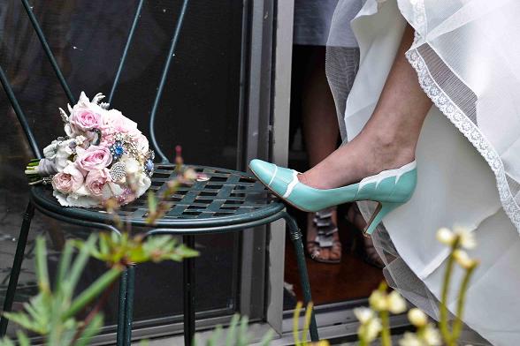 **Photo Recap**Girls Getting Ready!** Very Pic Heavy! :  wedding recap girls getting ready photos brooch ANNA  JON 2011   LOW RESOLUTION 140