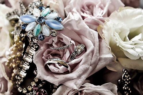 **Photo Recap**Girls Getting Ready!** Very Pic Heavy! :  wedding recap girls getting ready photos brooch ANNA  JON 2011   LOW RESOLUTION 87.1