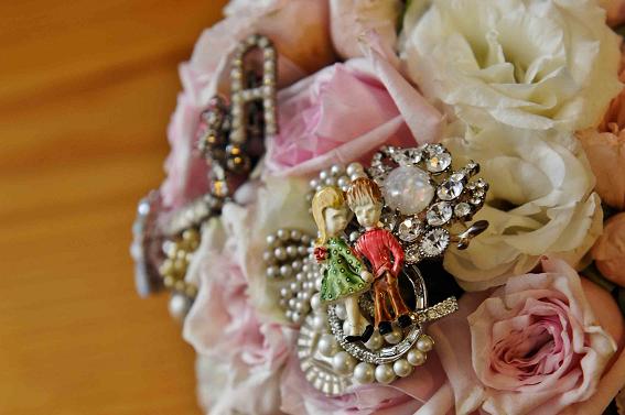 **Photo Recap**Girls Getting Ready!** Very Pic Heavy! :  wedding recap girls getting ready photos brooch ANNA  JON 2011   LOW RESOLUTION 97.2