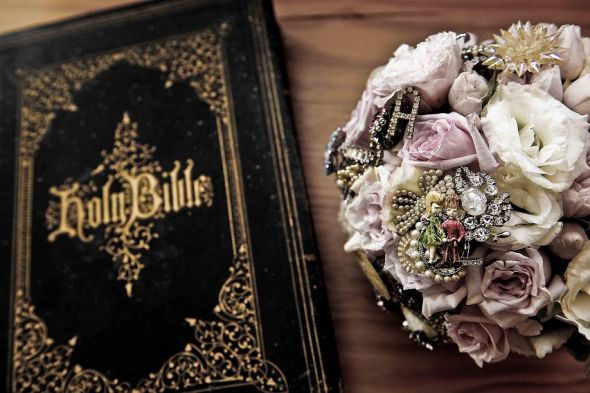 **Photo Recap**Girls Getting Ready!** Very Pic Heavy! :  wedding recap girls getting ready photos brooch ANNA  JON 2011   LOW RESOLUTION 99