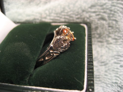Show us your unusual/original DETAILS! :  wedding details surprise diamond unusual original ring 2