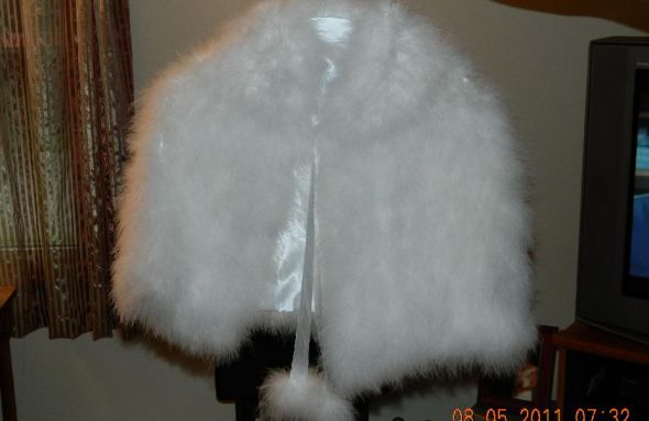 Brand New Alfred Angelo Fur Shawl : wedding Jacket1