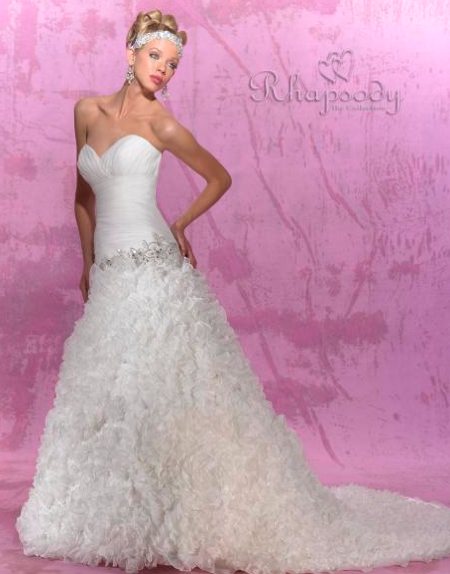 OMG! I need dress help! I think I found her! :  wedding dress help id versace penelope cruz Screen Shot 2011 06 14 At 2.45.36 AM