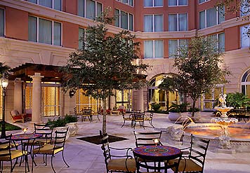 Ceremony Placement :  wedding Courtyard