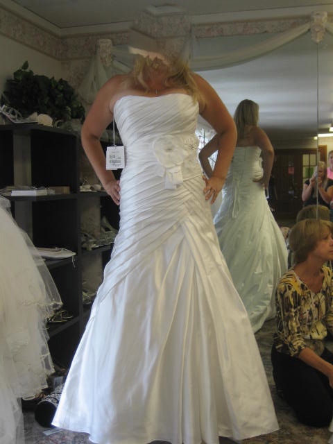 Show me your under $1000.00 dresses :  wedding Cleo   Diamond White