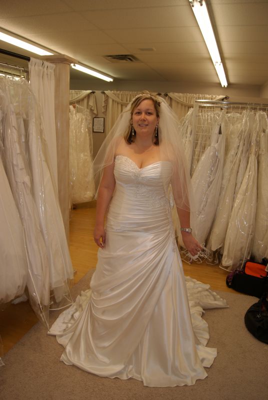 Opinion on my dress..is it too flat at the bottom? : wedding dress hoop crinoline maggie sottero DSC03728
