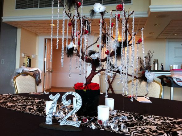 wedding centerpieces with crystals and feathers