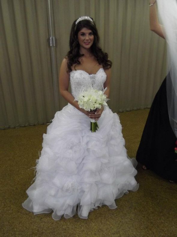 damask and feathers - is it ok? : wedding damask flowers feathers ceremony bouquet centerpieces Flowers1