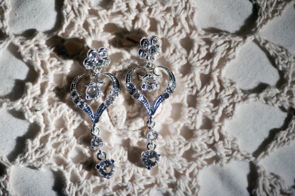 Please show me your VEILS or other HAIR ACCESSORIES! :  wedding veil headband comb pins hair accessories My Wedding Earrings