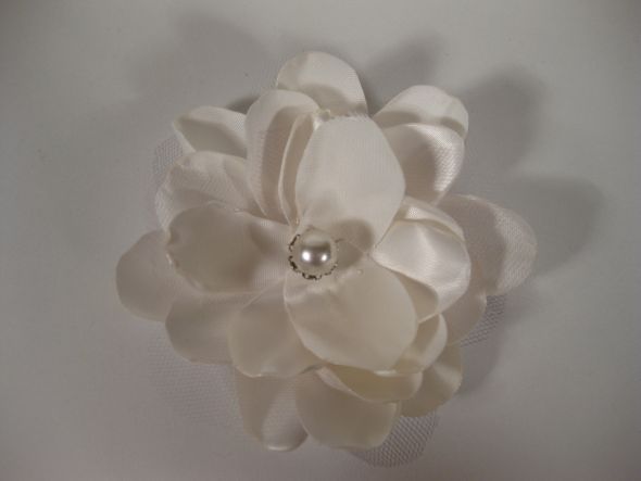 My DIY flower fascinator! :  wedding diy flower fascinator Whitemagnolia
