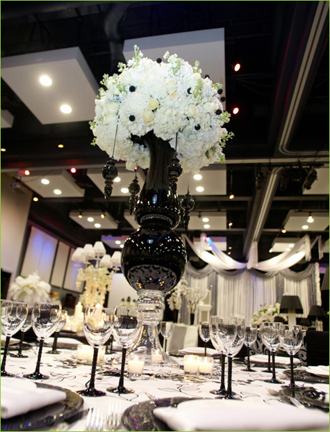 Medium Height Centerpiece Idea wedding black white VaseFlower