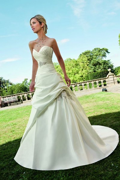 No one has my dress? How bout you? :  wedding 61051f1266431232 910