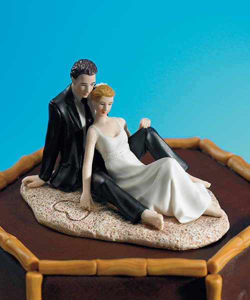 Beach couple cake topper $10 :  wedding cake topper beach sand romantic cake reception Beachcouplesitting