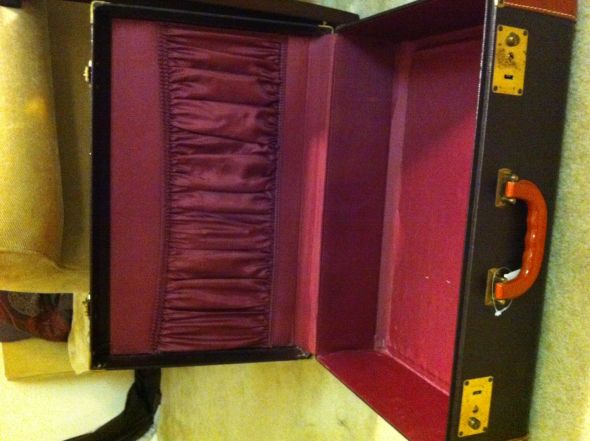 For Sale: Vintage Suitcase : wedding reception Photo 1