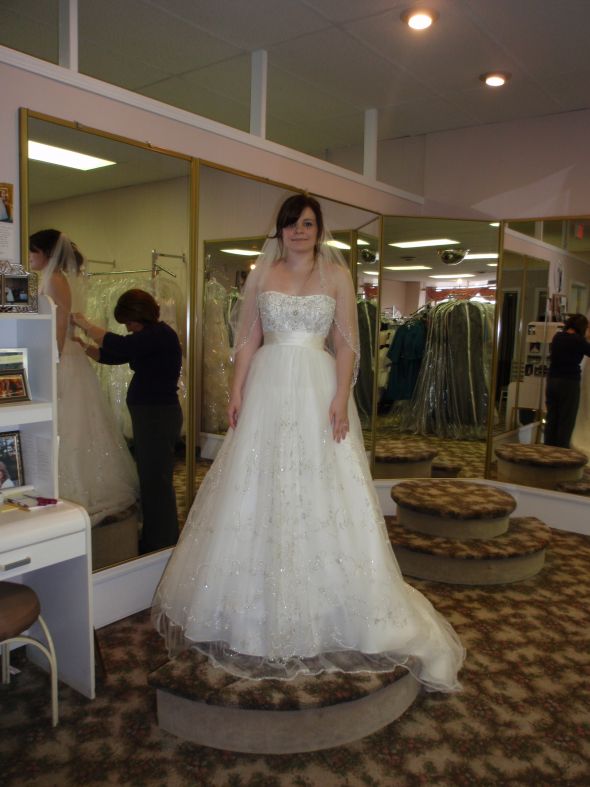 Show off your dress ladies!! I want to see your beautiful dresses! :  wedding Fulldress2