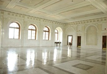 Chiavari Chair Color and linen HELP!!!! (pic heavy sorry!) :  wedding chiavari chair red rose champagne gold ivory latte cushion The Old Courthoue On The Square 2