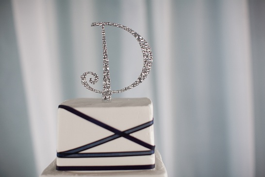 wedding cakes for a navy blue and sylver wedding