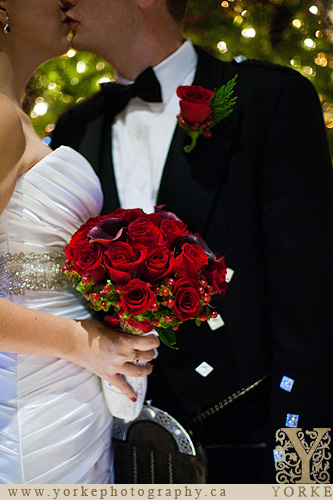 So what flowers did you choose for your bouquet - post pictures too : wedding 20111228171712 IMG 9588 Yorke Web