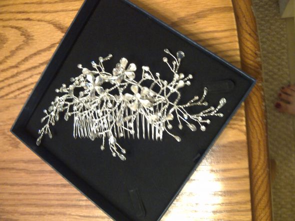 Please show me your VEILS or other HAIR ACCESSORIES! :  wedding veil headband comb pins hair accessories Comb1