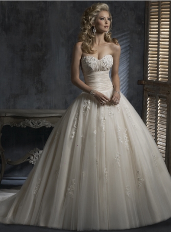 Newbees: What is your dream dress? : wedding jim hjelm lace vintage empire chiffon dress Chardonnay