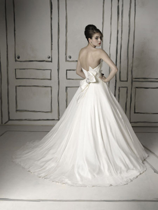 Wedding Dress Dilemma!   Paloma Blanca #3609 or Priscilla of Boston Maeve? :  wedding dress advice sweetheart maeve priscilla of boston paloma blanca pick up Justin Alexander 8502