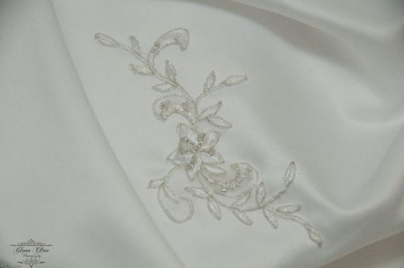 OLEG CASSINI WEDDING DRESS. BEAUTIFUL <3 :  wedding wedding dress size 12 white train beading ceremony dress Wedding Dress 3