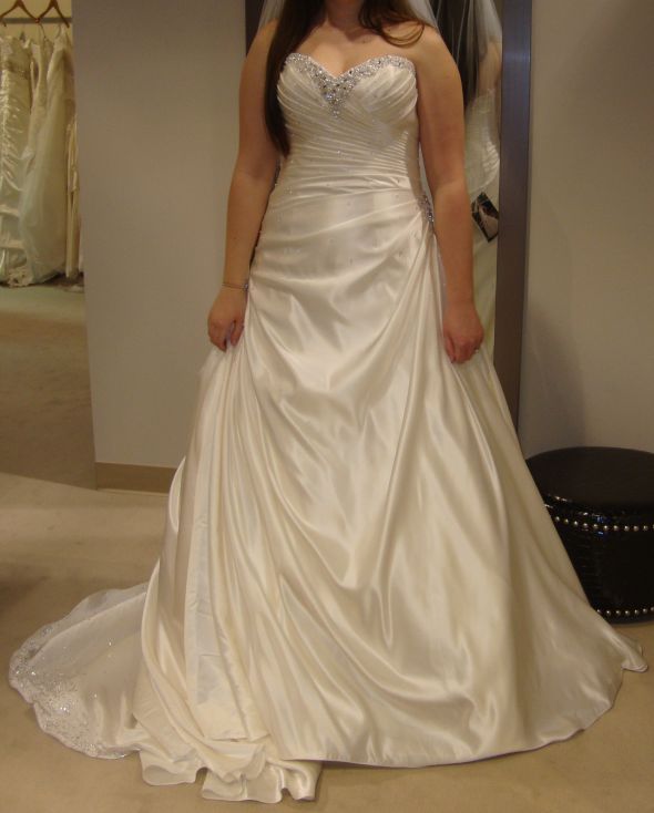 Dream dress vs THE dress... how the mirror changes things! :  wedding shopping anxiety choosing a style 046