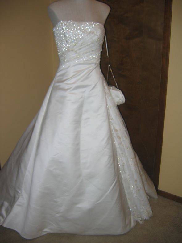 Looking for wedding dress size 8 Ivory wedding pink ivory dress Maggies