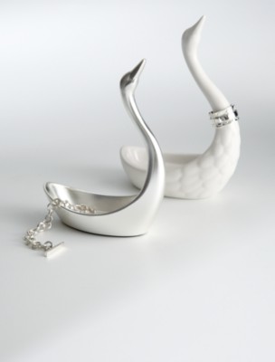 I take off my ring when I _____ :  wedding Swan Ring Holder