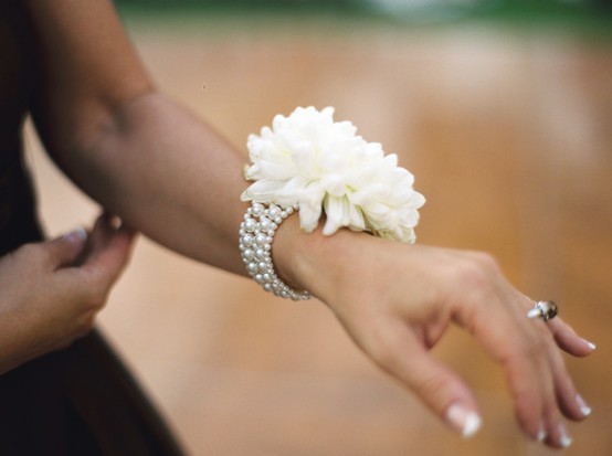 Will Your Mother and Groom's Mother wear a Corsage? : wedding mother of bride corsage Corsage