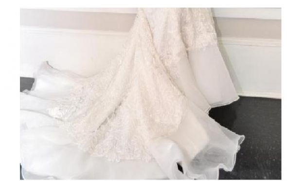 Name this dress! :  wedding dress ruffle organza lace hem Dress Hem