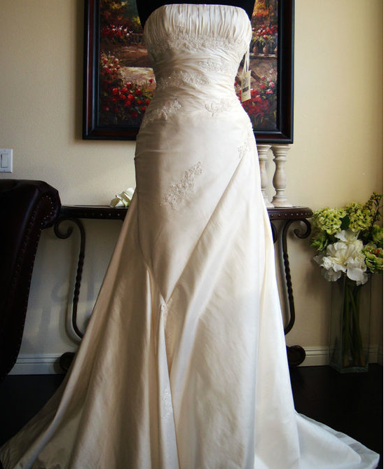 Show us your...Pronovias Dress :  wedding pronovias wedding dress cocktail gown mob dress wedding gown pictures First Pronovias Brides? :  wedding pronovias higuera lace trumpet v neck trumpet First 