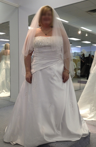 Help! I can't find a dress that doesnt' make me look like a sausage! : wedding plus size 1 dress Bee2