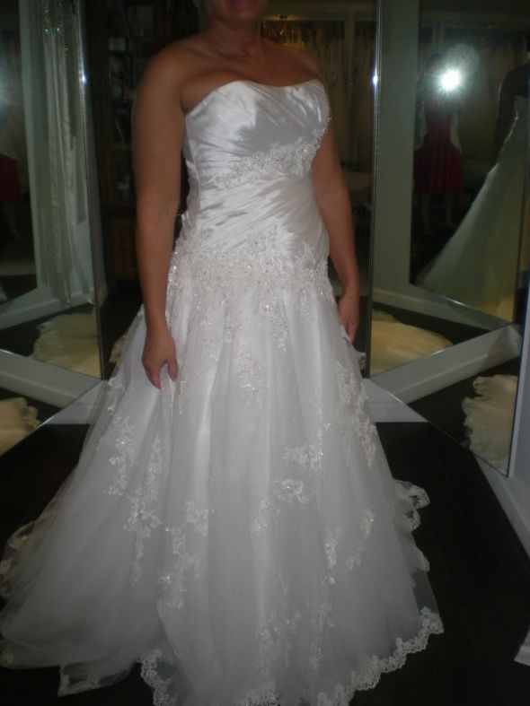 Anyone want to help me find shoes? :) :  wedding shoes wedding flats sandals flowers Primavera 2
