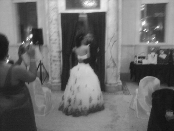 Recap ---11/18/2011 What's a wedding with NO drama... :  wedding recap Blurry1stdance