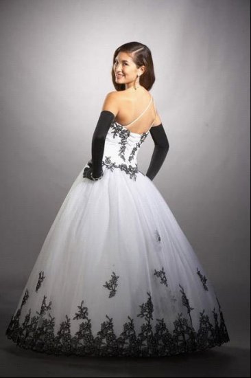 In Shock and AWE.. Black and White Wedding Dress- Should I enhance my dress? :  wedding dress black white ivory help lace tulle Jazzedupdressback