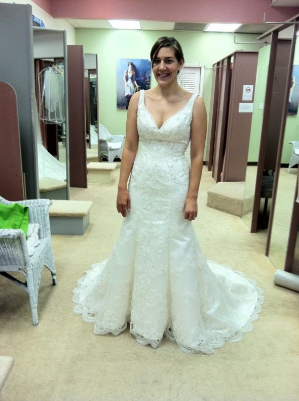 Pear-shaped ladies... What kind of dress did you get? :  wedding Dr1