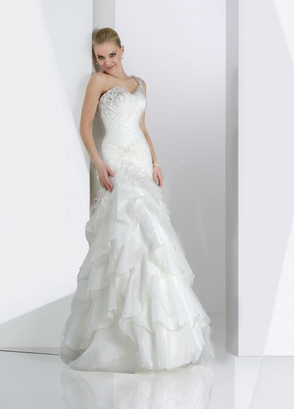 Anyone else pick a wedding dress similar to your prom dress? Post pics! : wedding prom dress wedding pics 10072FL