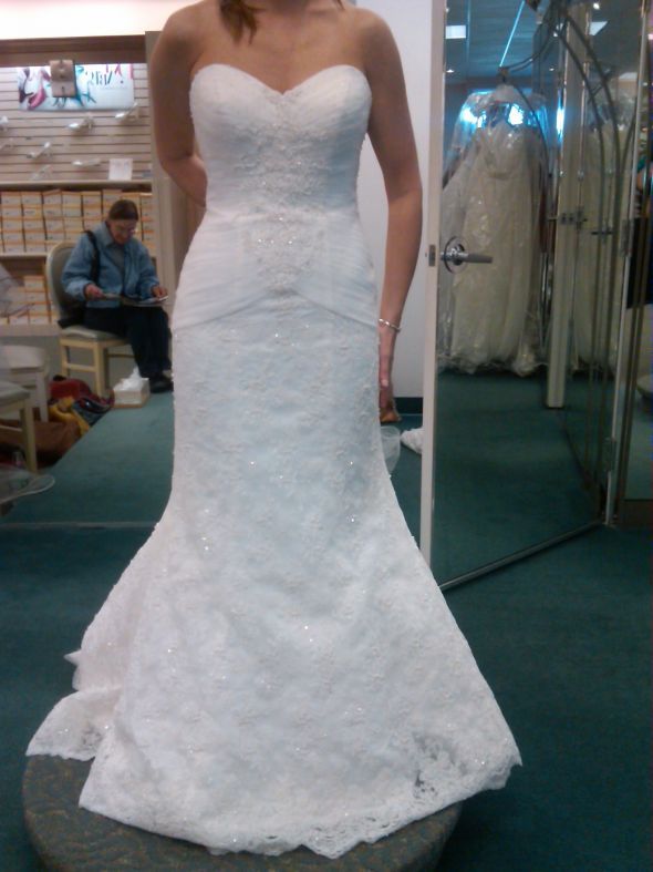 I NEED HELP BEES! whats the name of THIS DRESS?! :  wedding lace dress Dress Front 2