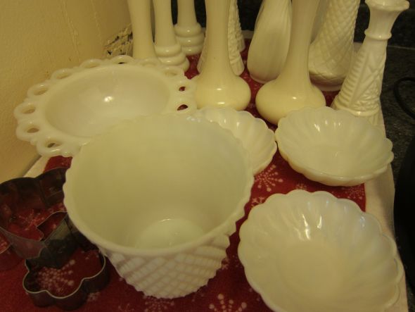 Mixing real and DIY milk glass? :  wedding milk glass centerpiece diy matching chicago champaign urbana share IMG 0879