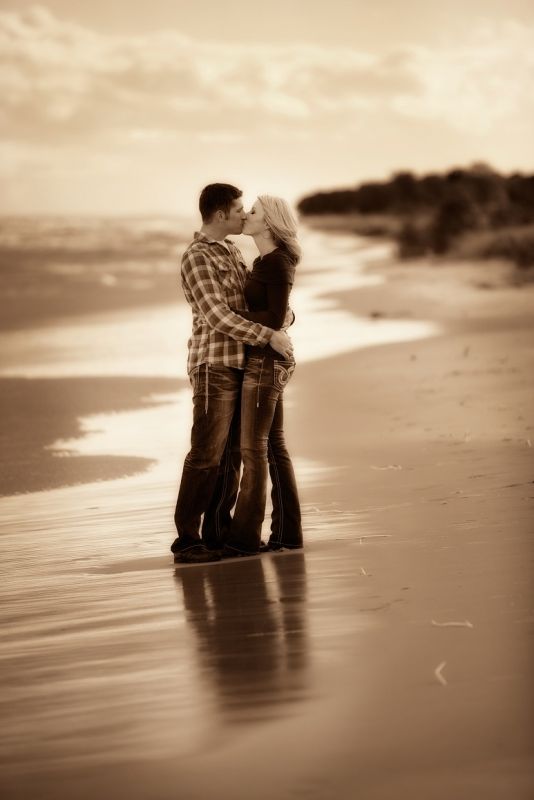 Help me pick the best e-pic for save the dates :) Very pic heavy! :  wedding engagement pic Kiss On The Beach