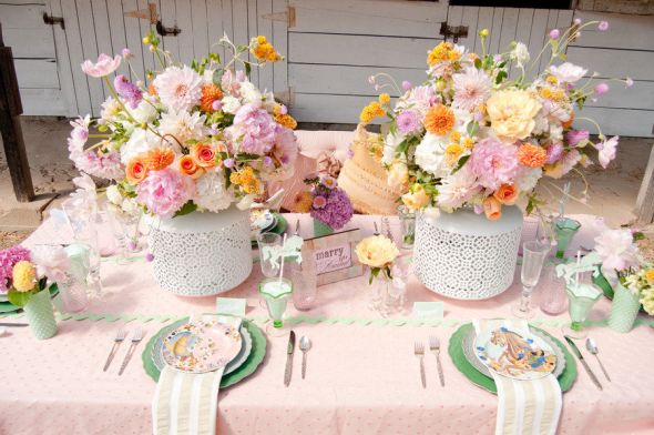 Centerpieces for peach or coral tablecloths?  Anyone have pictures? :  wedding peach coral tablecloth pictures help your centerpieces flowers colors palate arella chezar Amor 5448