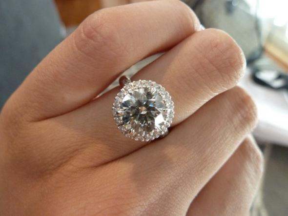 Halo engagement ring