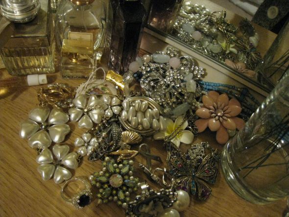 DIY brooch bouquet - progress in pics! :  wedding brooch bouquet diy vintage flowers bouquet london Brooch Bouquet 008