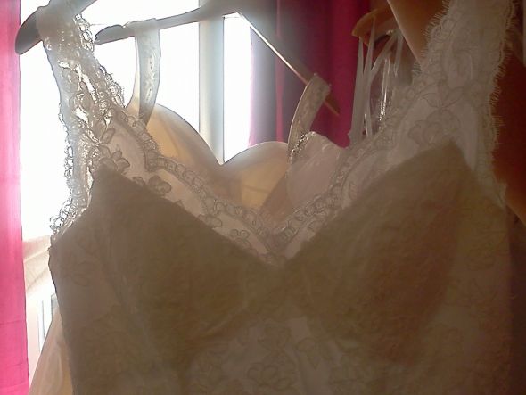 Soooo.... another dress : wedding dress jim hjelm monique lhuillier lace tea length 1 angst indecision 100511160105